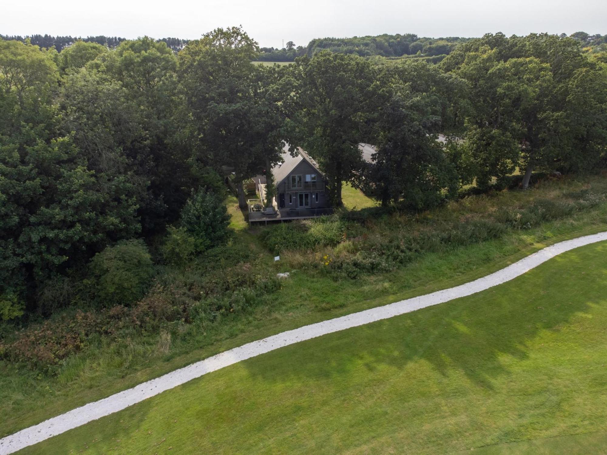 Ilodge Ultra Louth  Bagian luar foto